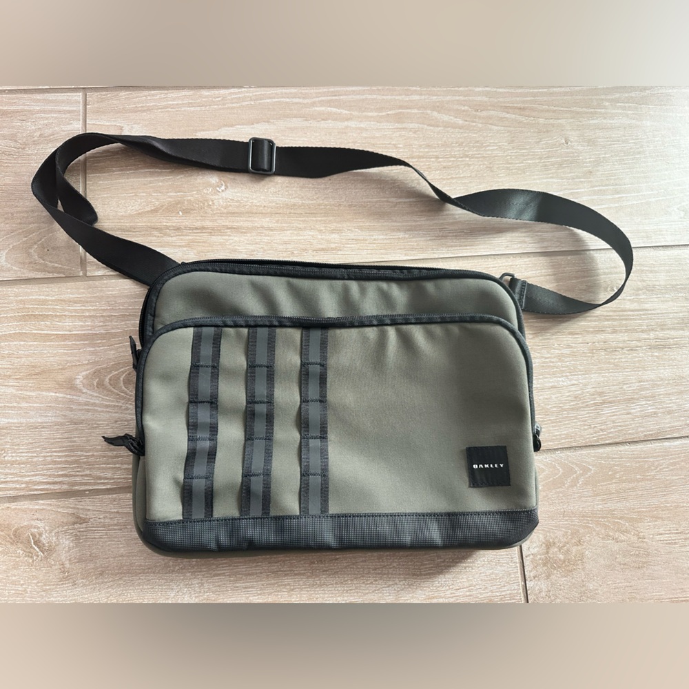 Oakley Olive Green Laptop Protective Case, Shoulder Bag, Crossbody